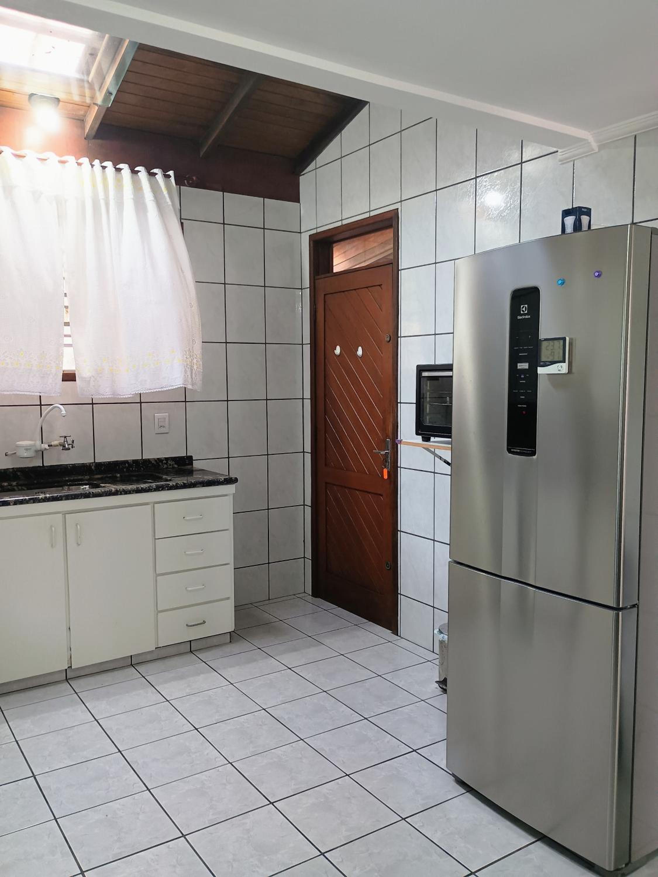 Casa 3 quartos com pôr do sol, vista 2 praias e natureza a 5min da praia da Lagoinha, Ponta das Canas