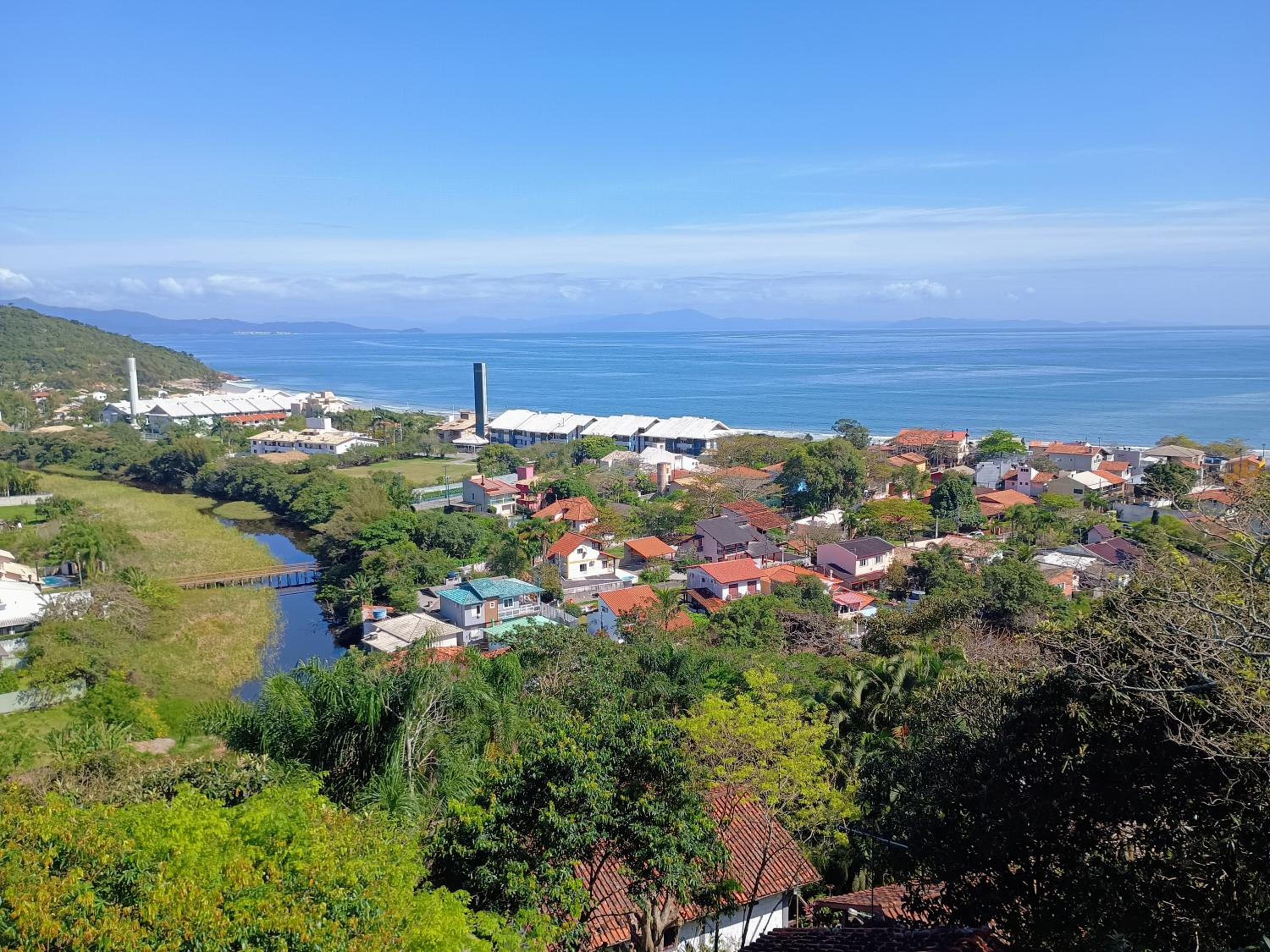 Casa 3 quartos com pôr do sol, vista 2 praias e natureza a 5min da praia da Lagoinha, Ponta das Canas