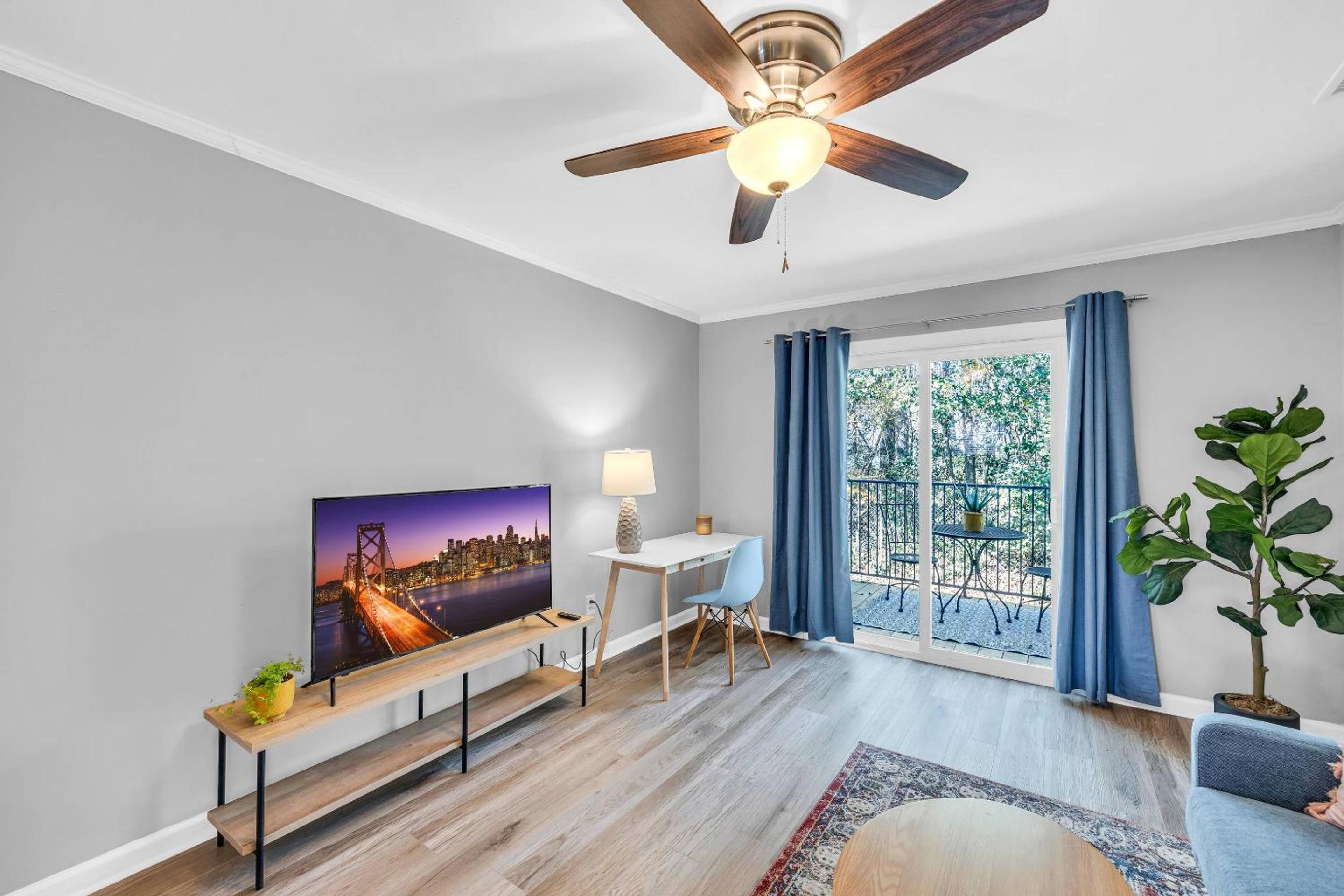 Honeysuckle - Quiet Condo 2 Beds Free Parking Near UGA view 4
