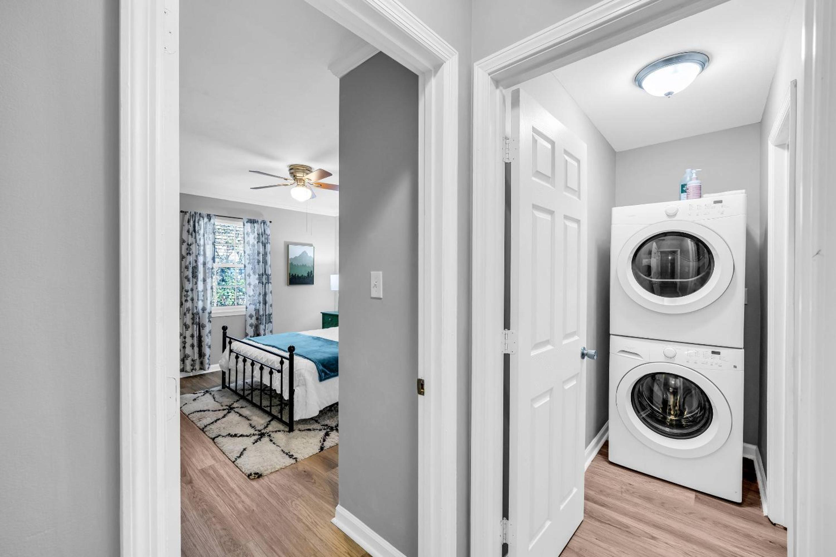 Honeysuckle - Quiet Condo 2 Beds Free Parking Near UGA view 5