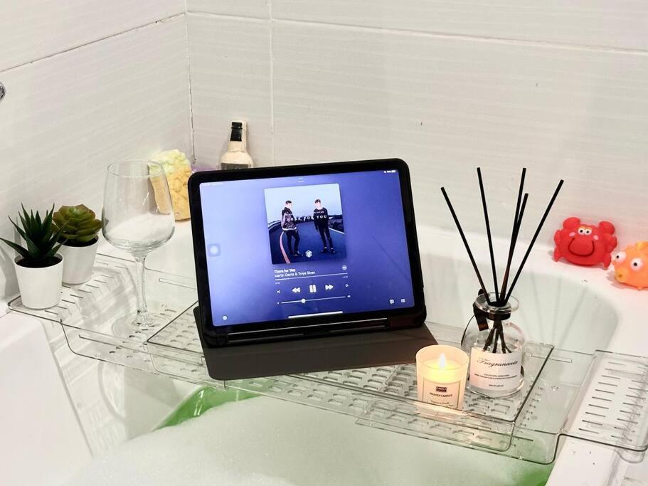 Encorp Marina Puteri Harbour Bathtub Netflix photo 5