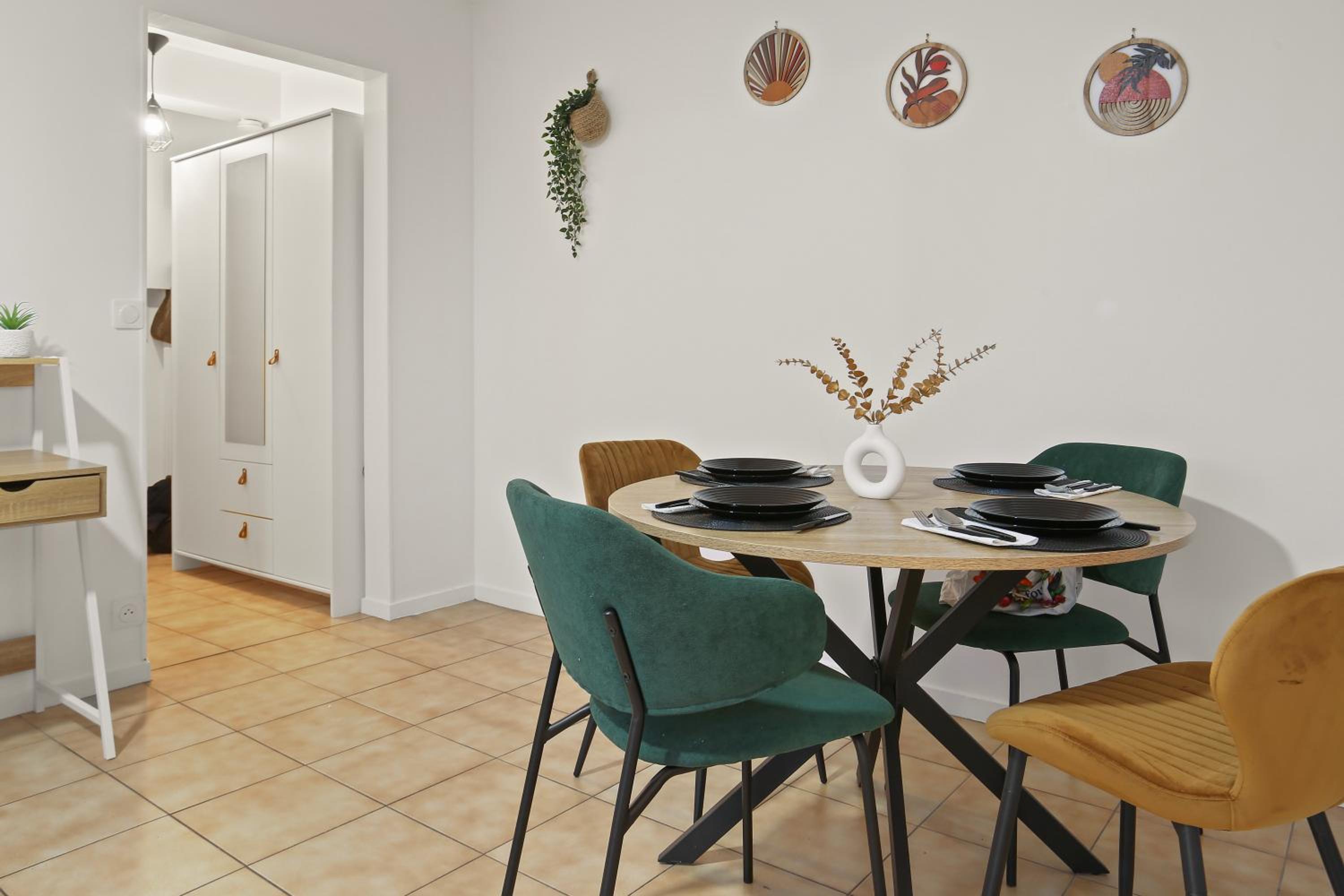 Parenthèse Urbaine -1mn Métro - Paris - Wifi - commerces - balcon vue calme- travail - famille