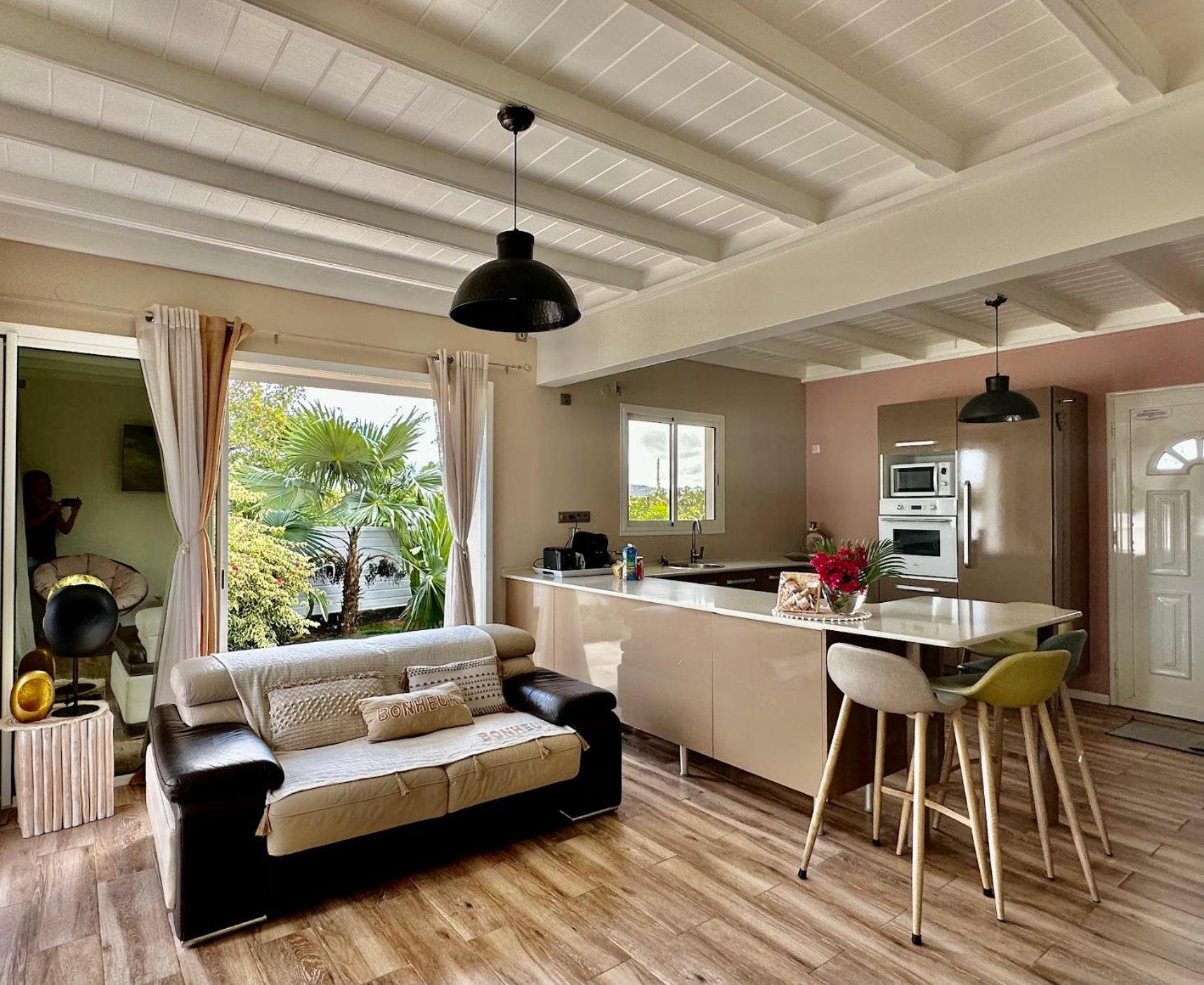 Villa 4 étoiles MWoodsuite MartiniqueSun - Coquet & Central avec piscine et jardin privé view 2