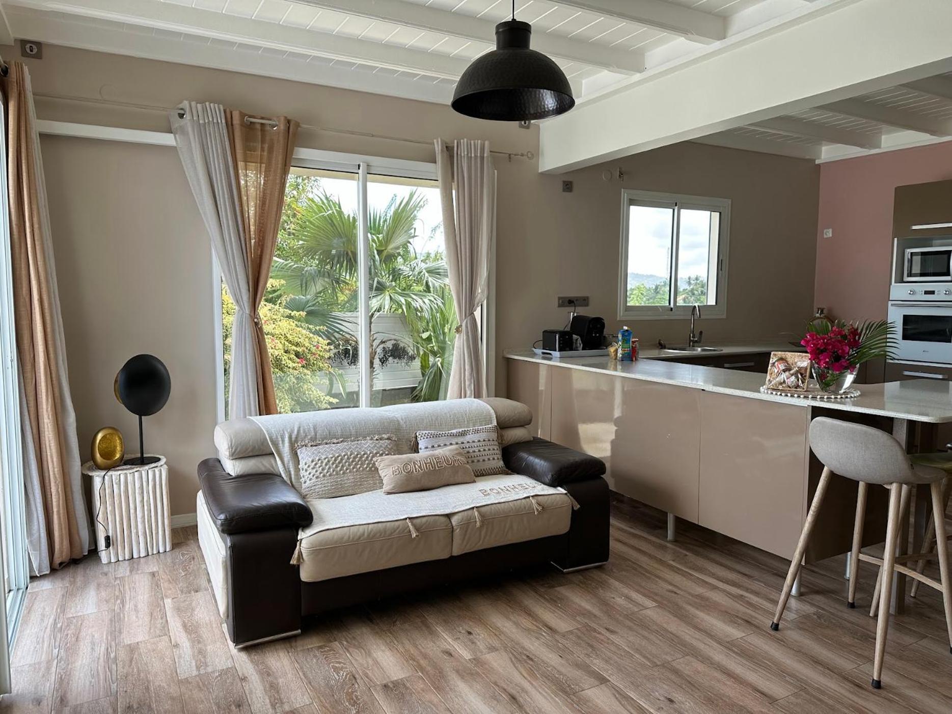 Villa 4 étoiles MWoodsuite MartiniqueSun - Coquet & Central avec piscine et jardin privé view 5