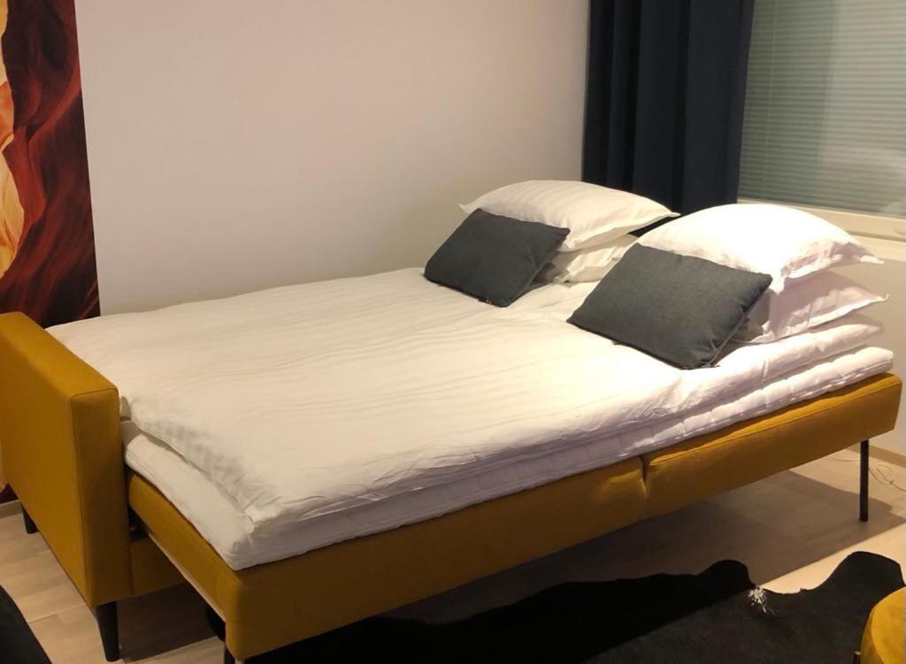 Premium City Center 2 rooms Apartment Glassed Balcony FREE PRIVATE PARKING