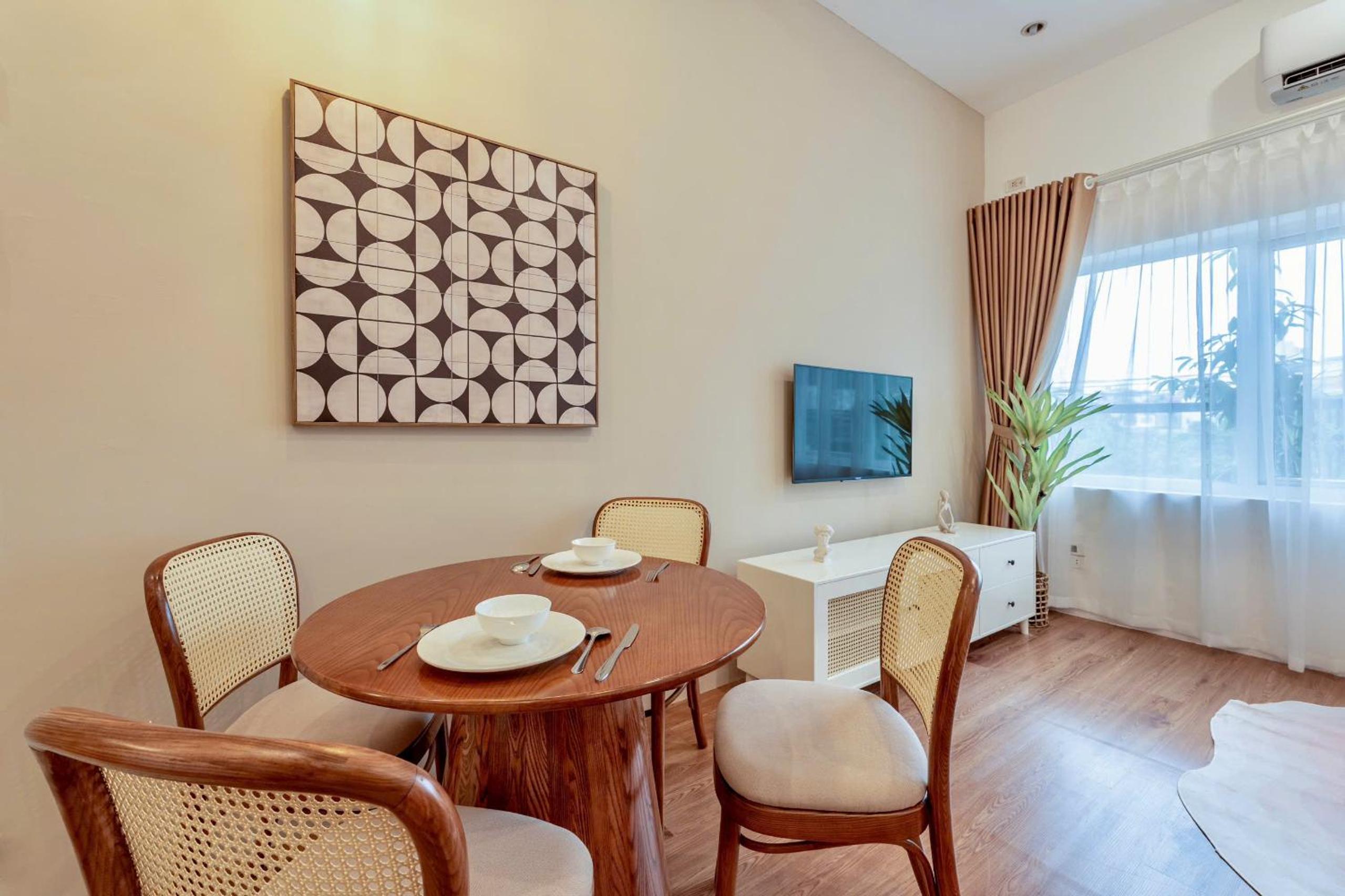 ANNAM Panorama Lakeview - Garden & Balcony - WestLake