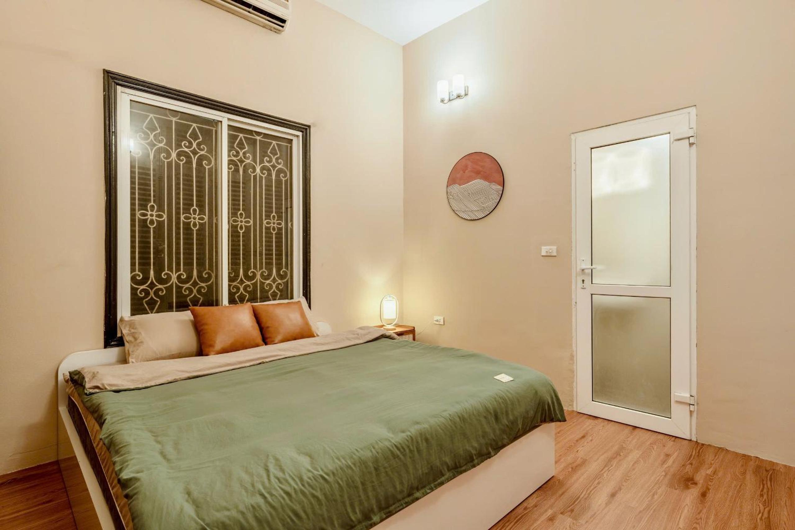 ANNAM Panorama Lakeview - Garden & Balcony - WestLake