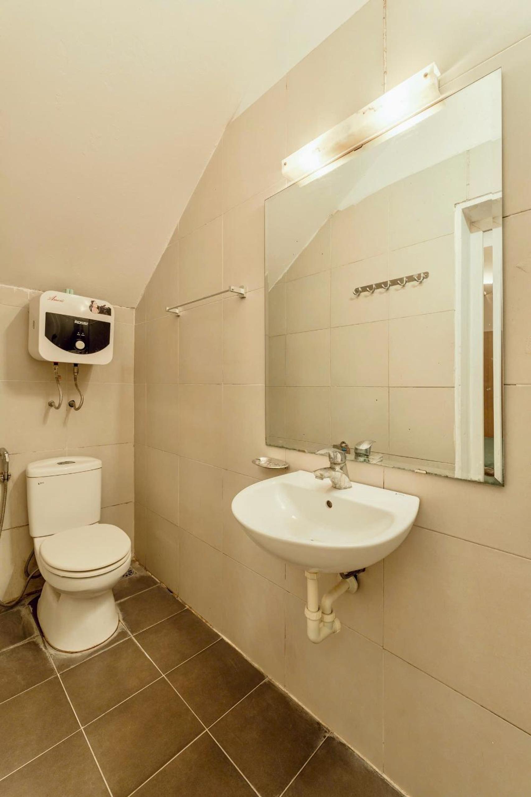 ANNAM Panorama Lakeview - Garden & Balcony - WestLake