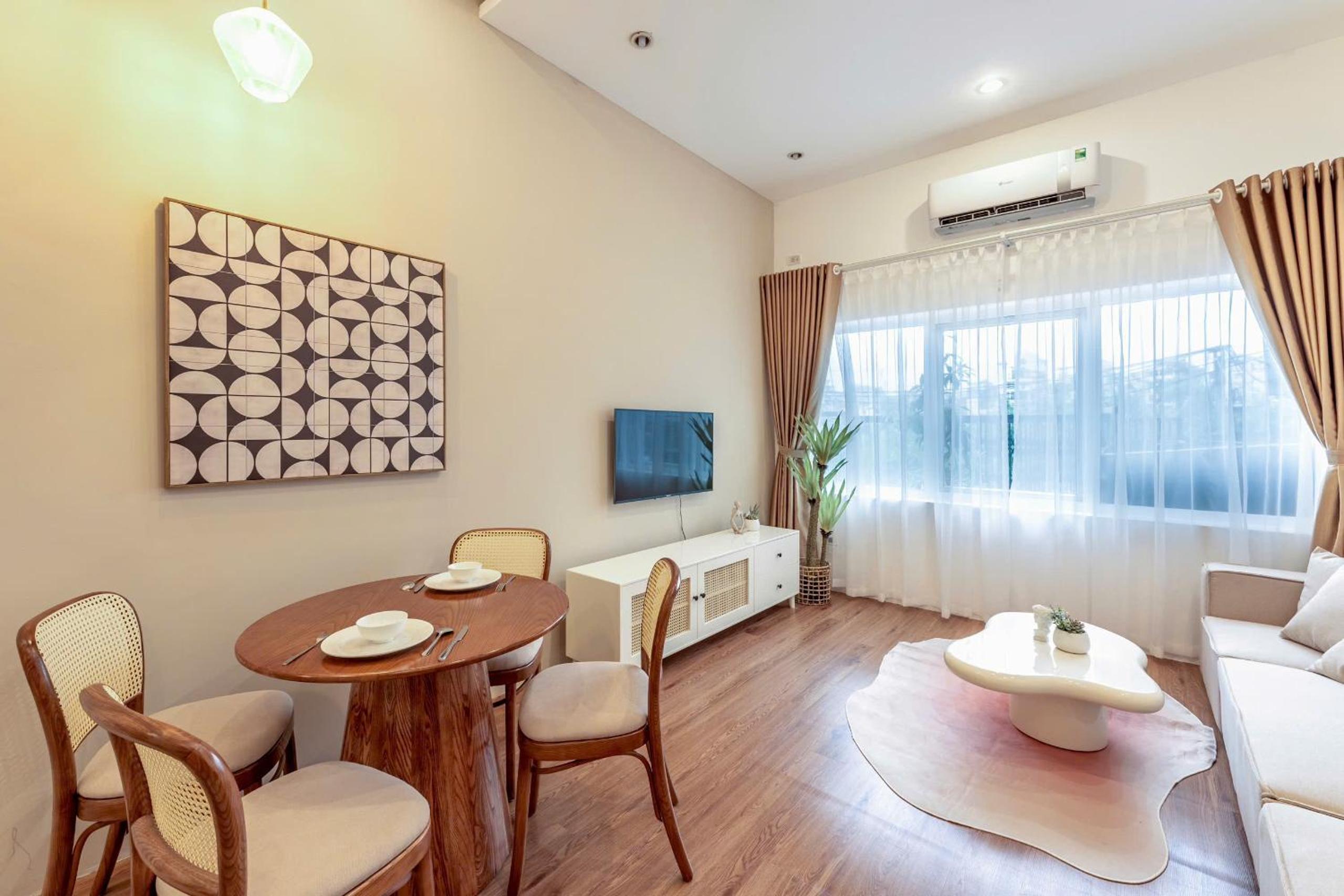 ANNAM Panorama Lakeview - Garden & Balcony - WestLake