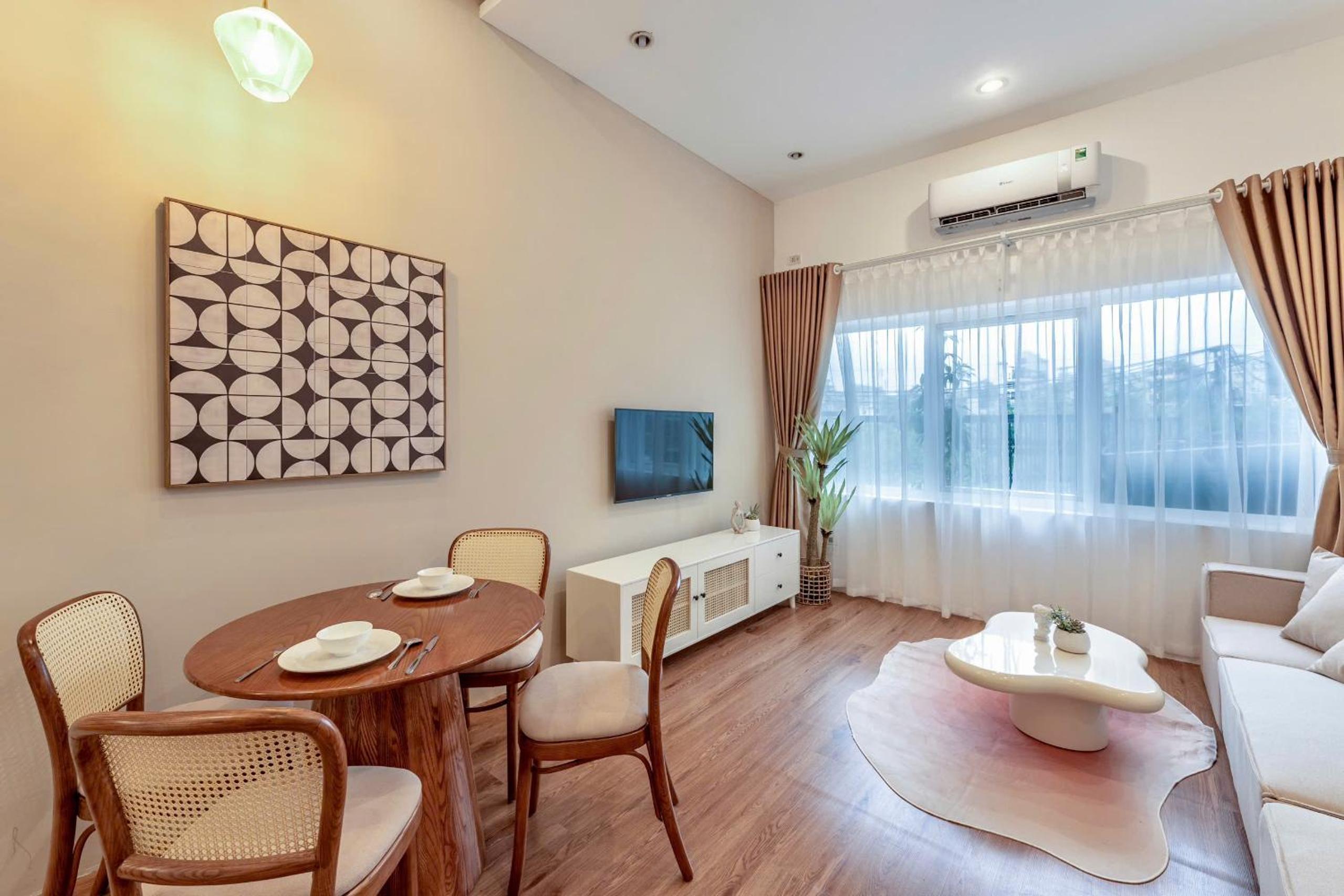ANNAM Panorama Lakeview - Garden & Balcony - WestLake