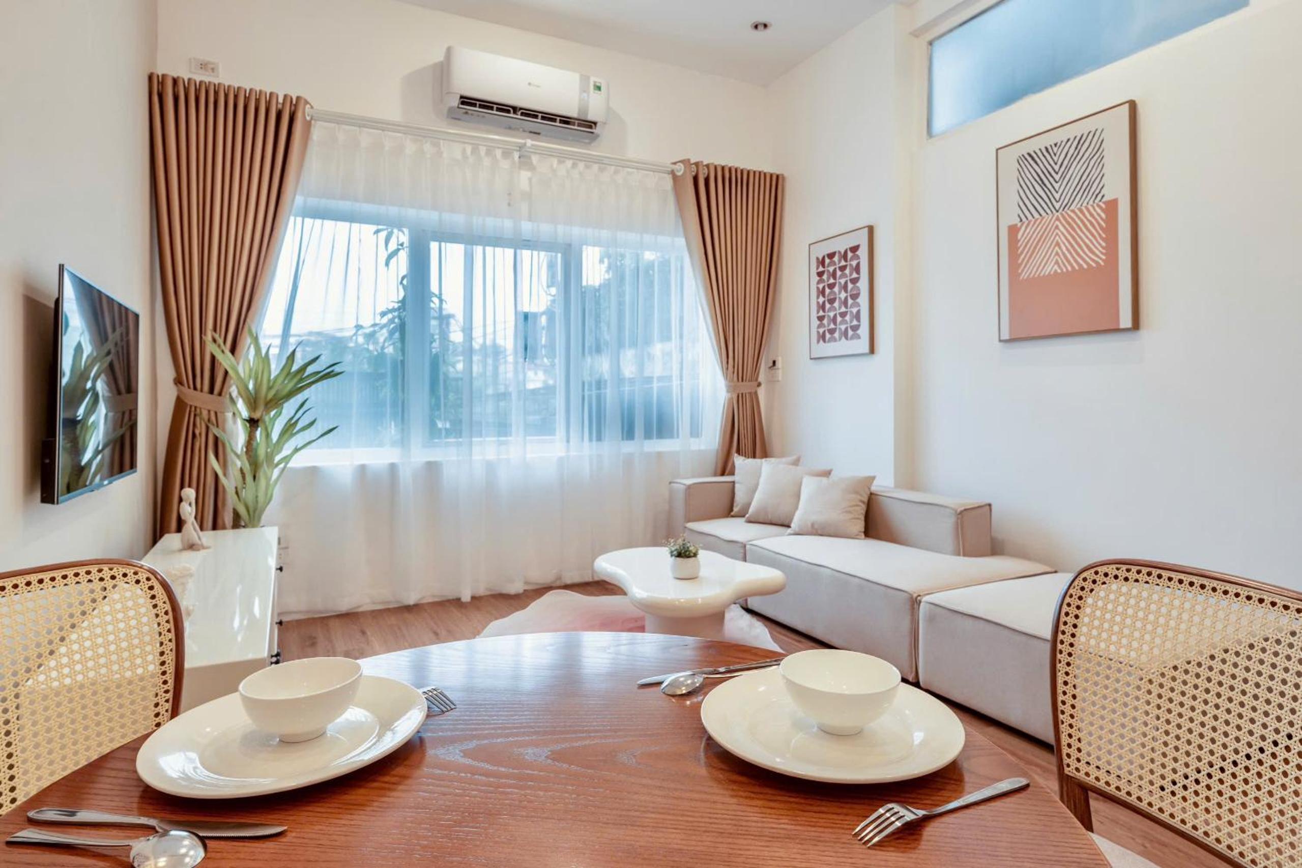 ANNAM Panorama Lakeview - Garden & Balcony - WestLake