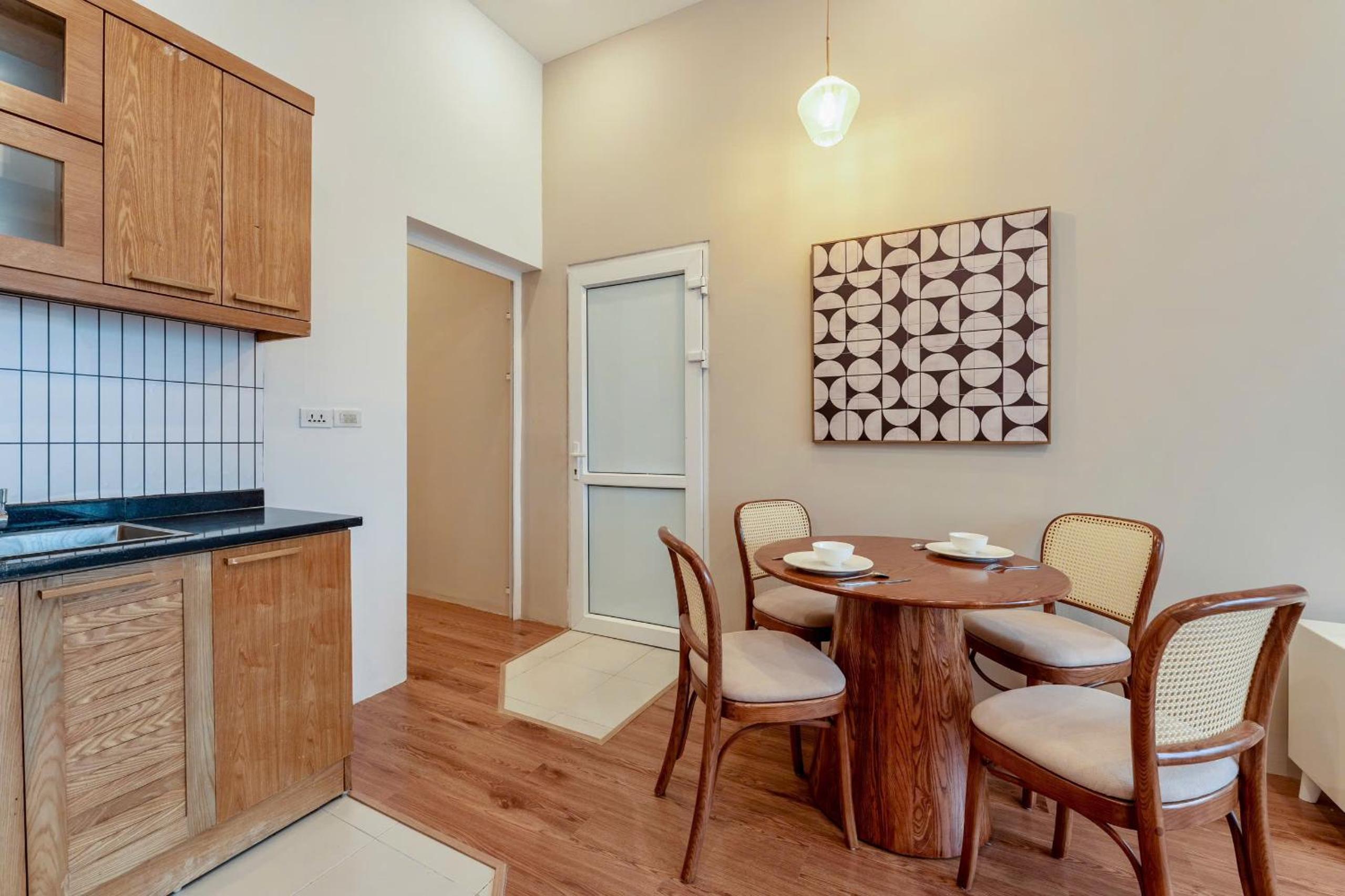 ANNAM Panorama Lakeview - Garden & Balcony - WestLake