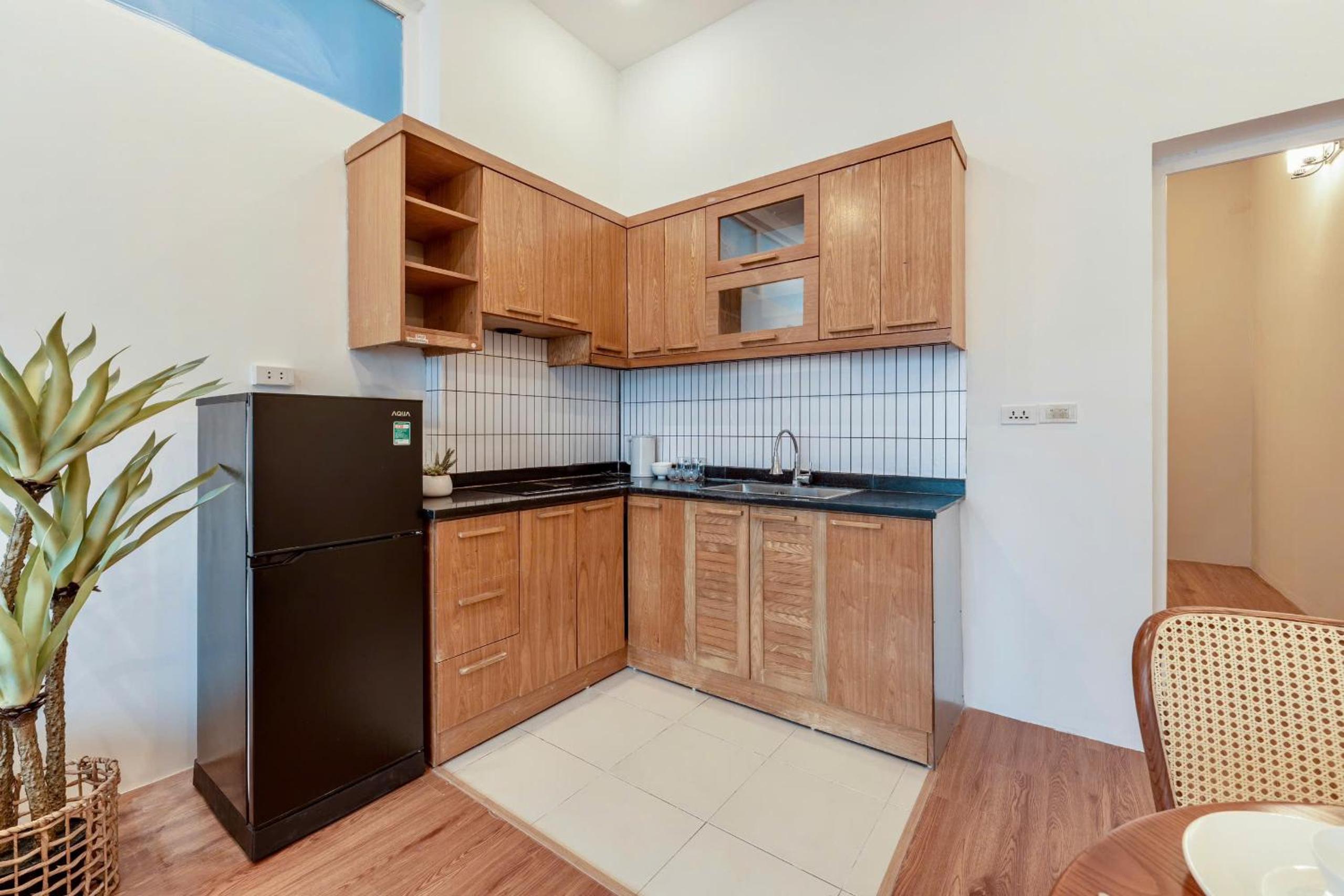 ANNAM Panorama Lakeview - Garden & Balcony - WestLake