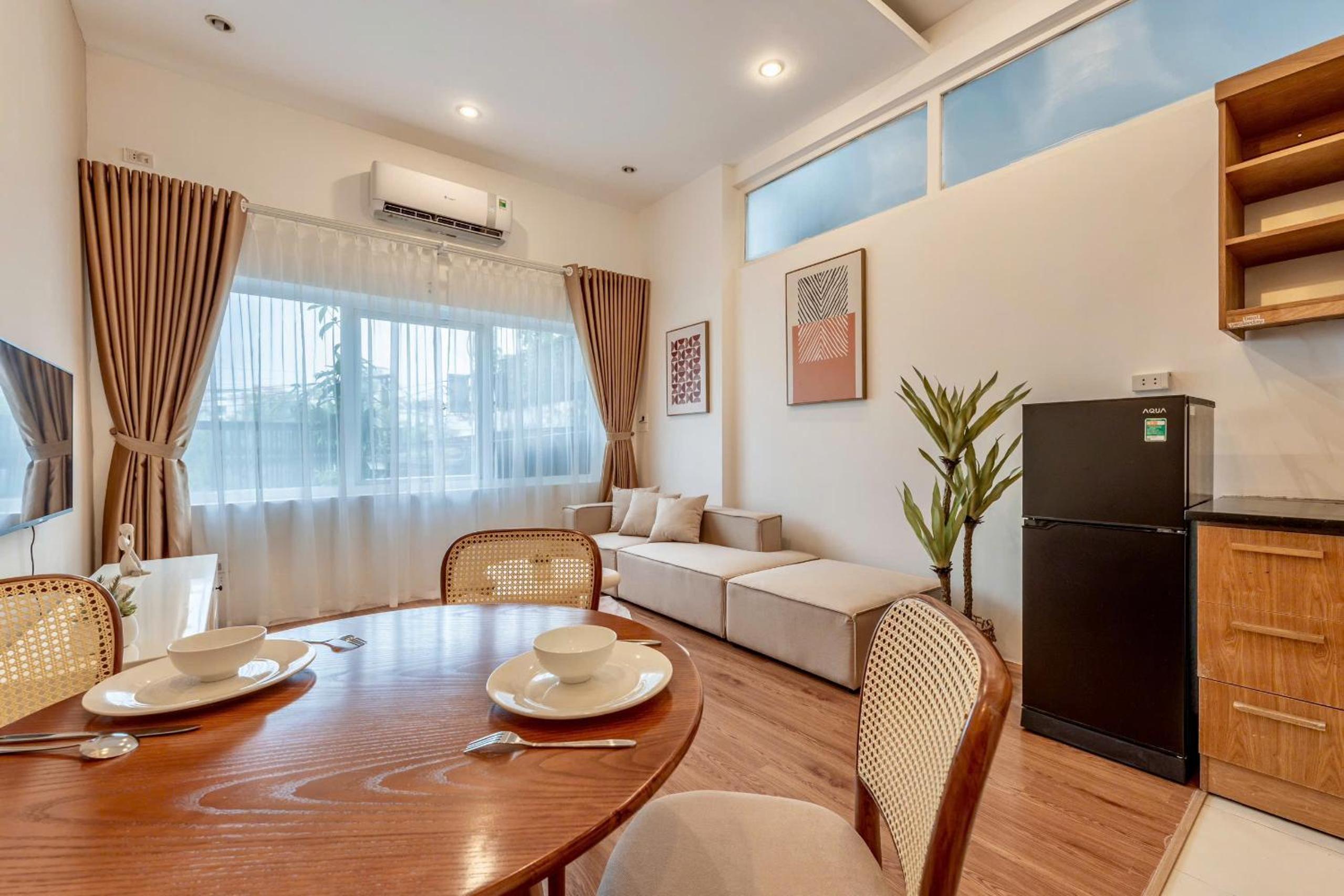 ANNAM Panorama Lakeview - Garden & Balcony - WestLake