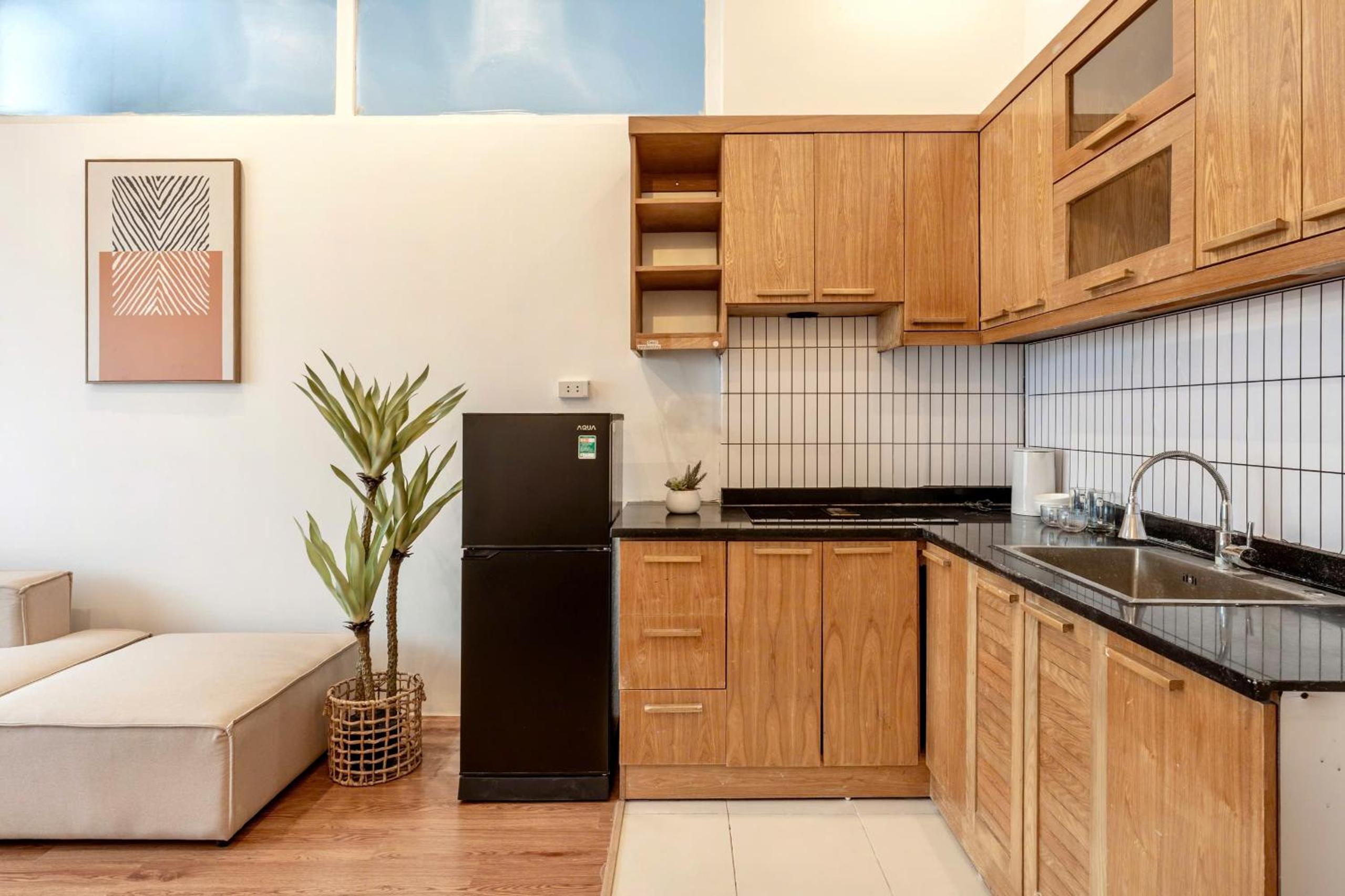 ANNAM Panorama Lakeview - Garden & Balcony - WestLake