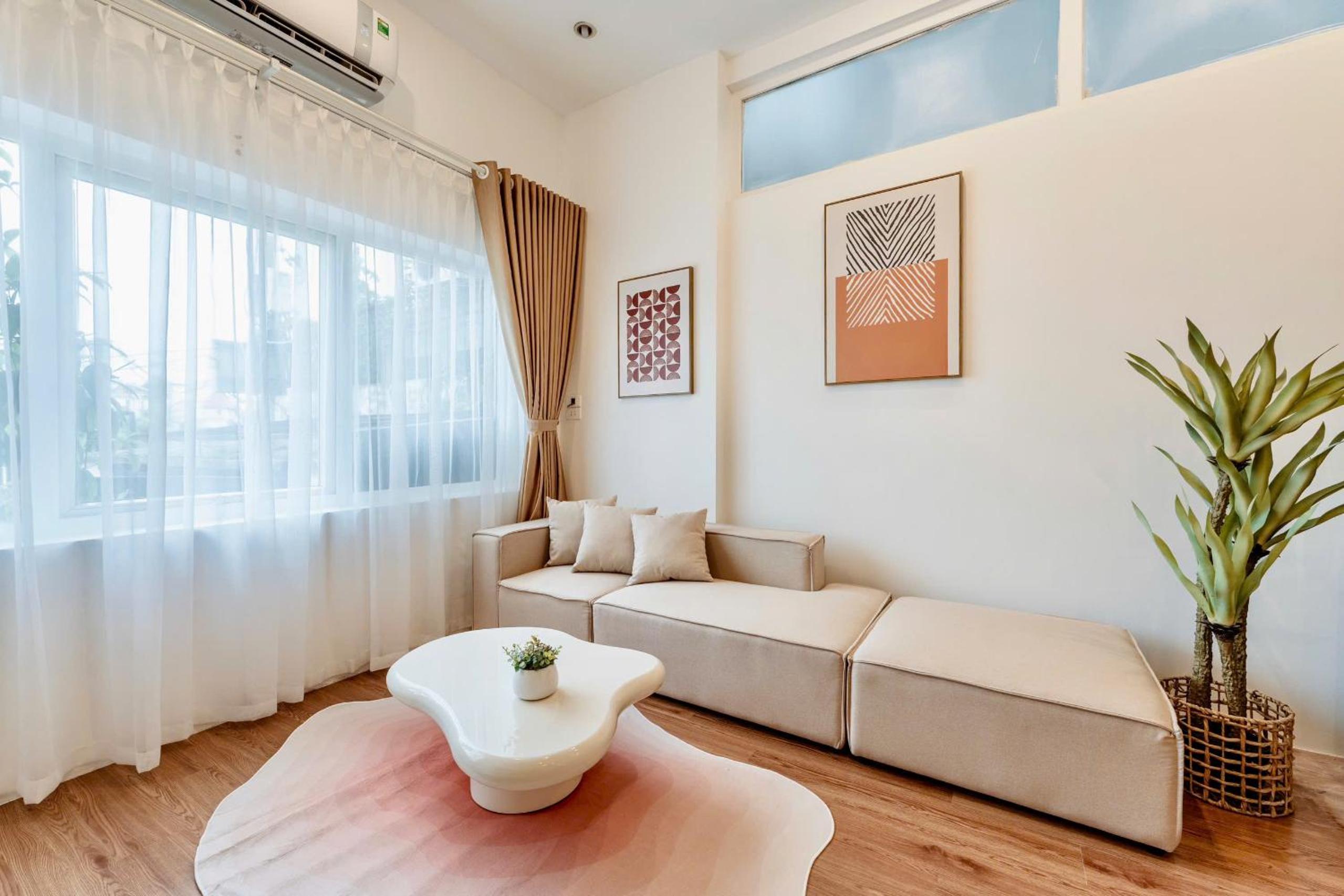 ANNAM Panorama Lakeview - Garden & Balcony - WestLake
