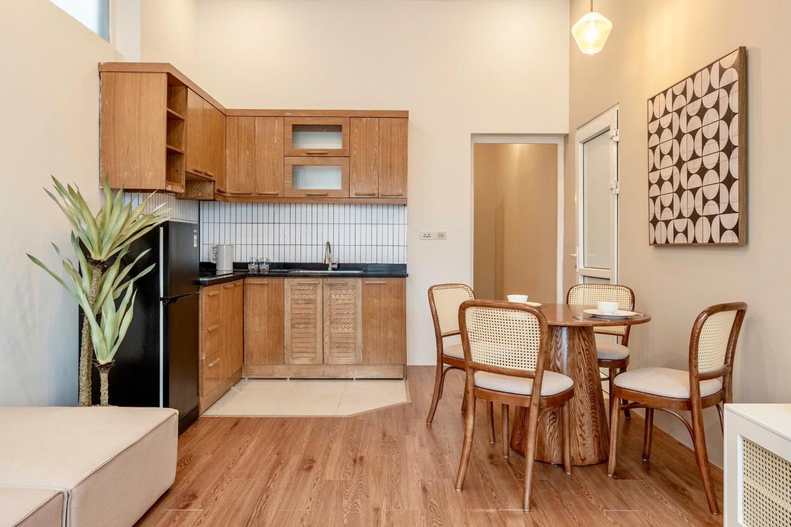 ANNAM Panorama Lakeview - Garden & Balcony - WestLake
