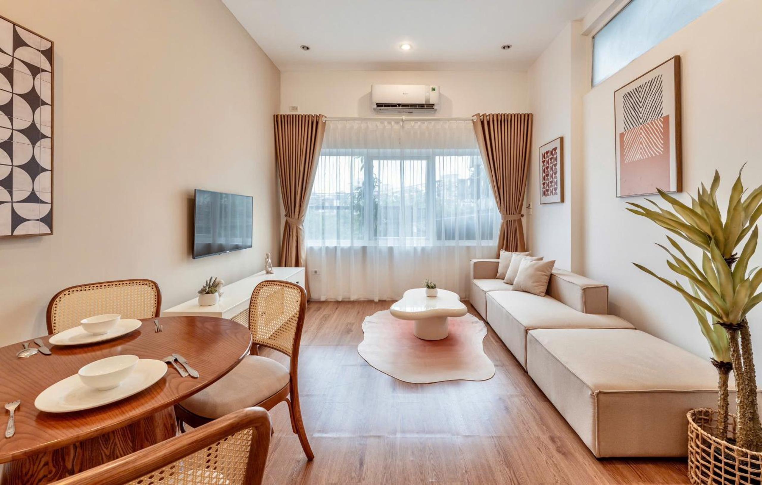 ANNAM Panorama Lakeview - Garden & Balcony - WestLake