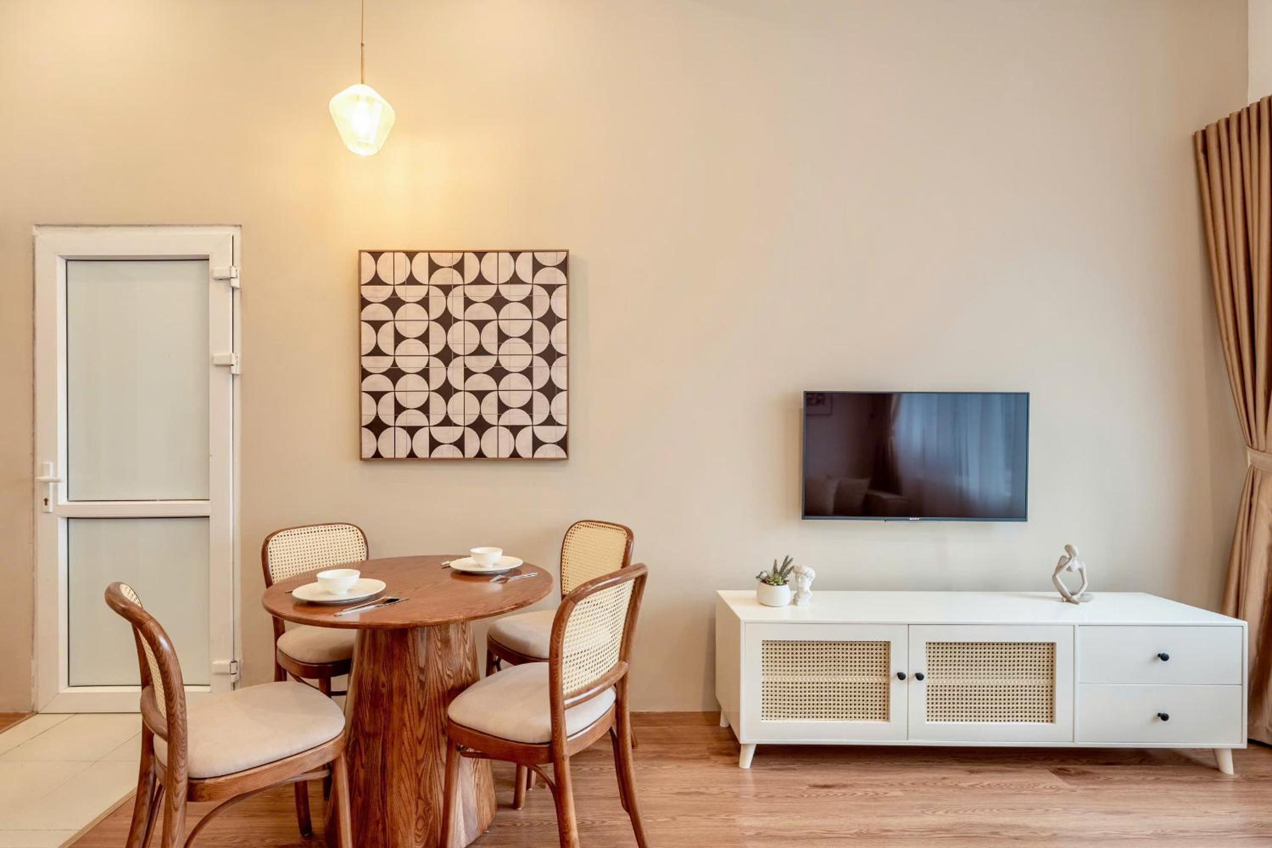 ANNAM Panorama Lakeview - Garden & Balcony - WestLake