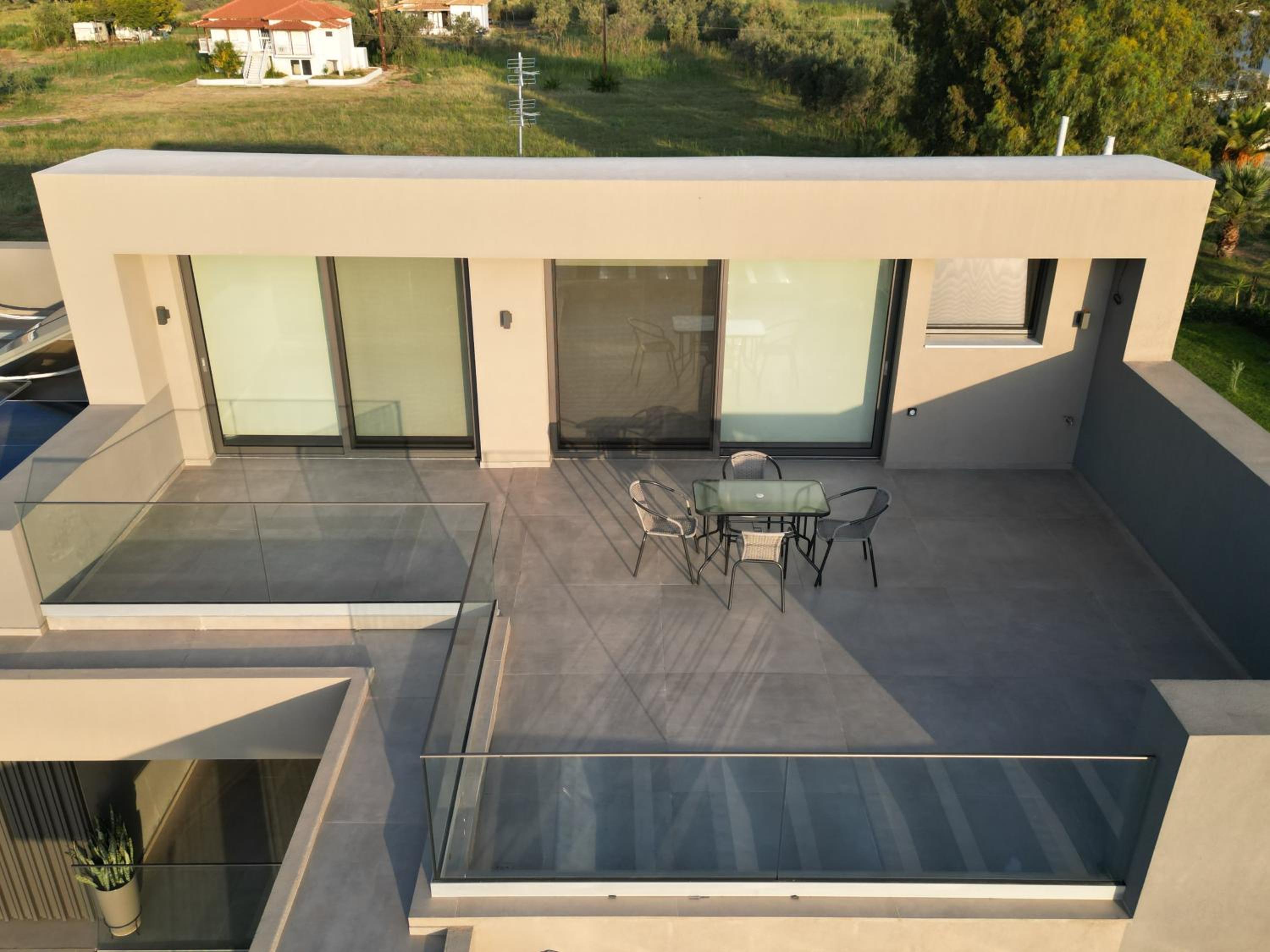 Sun and Sea Apartment - Beachfront, 2 Bedrooms with Sea View & Garden
