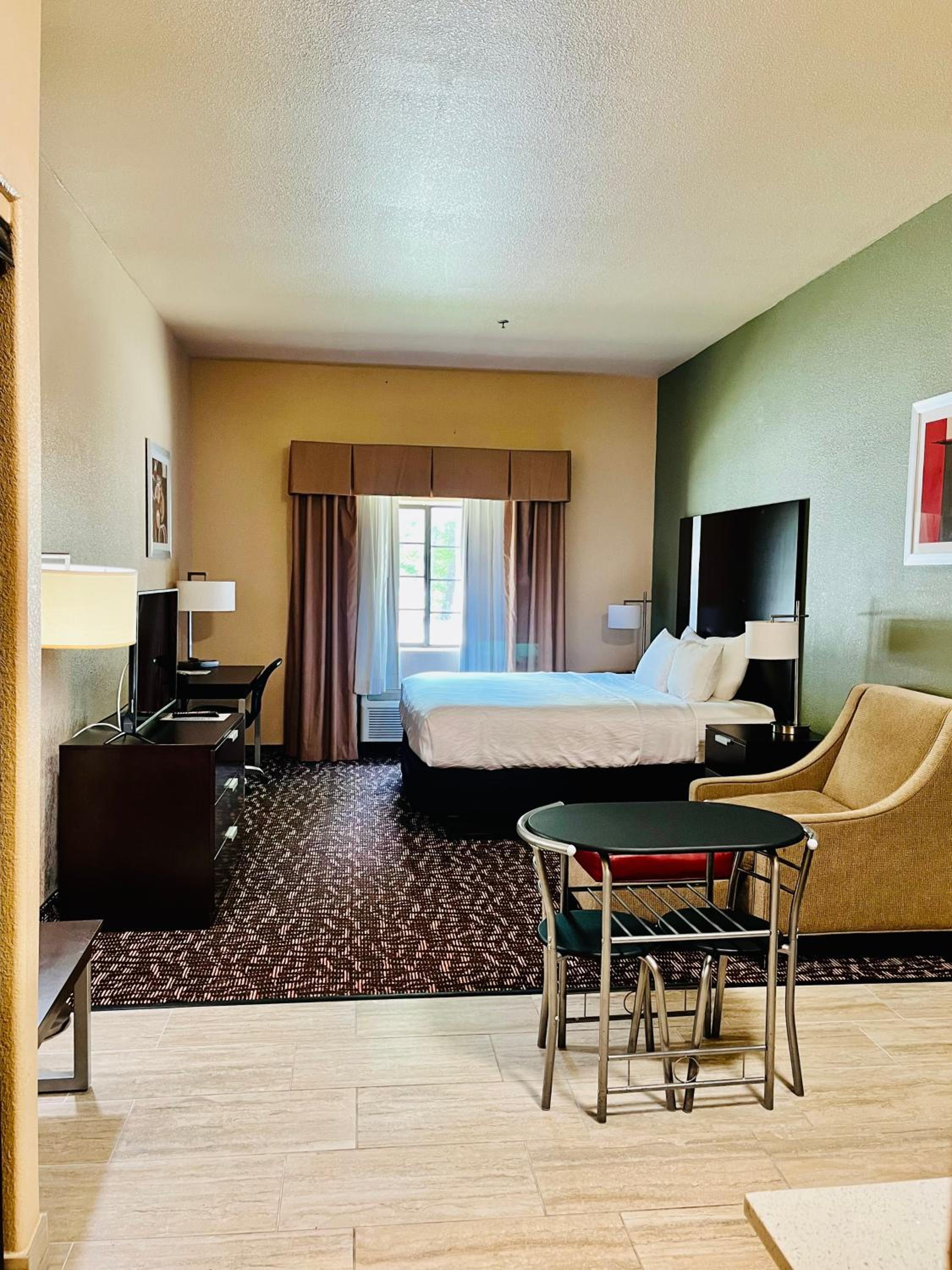 Best Western Plus The Woodlands - Property Image 12