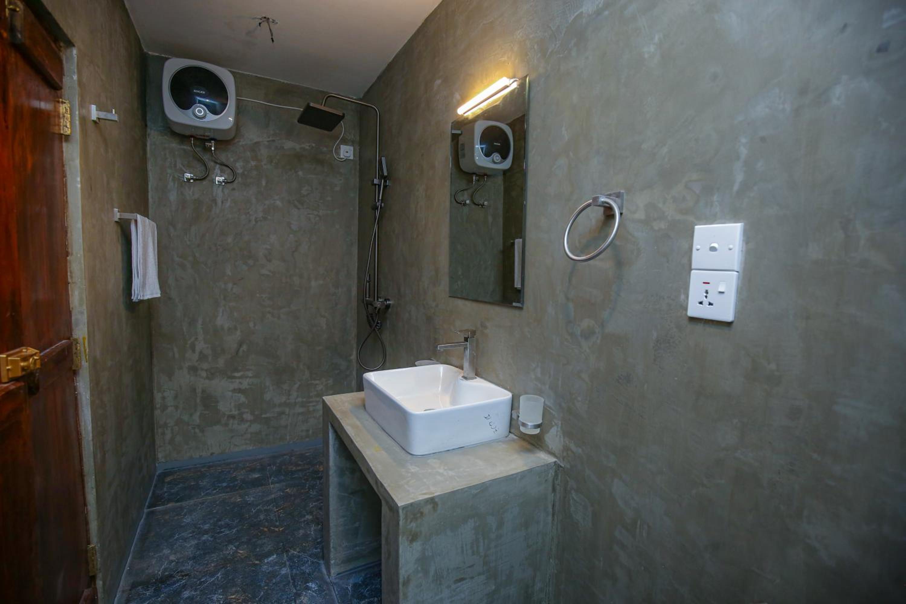 Randika RestRoom