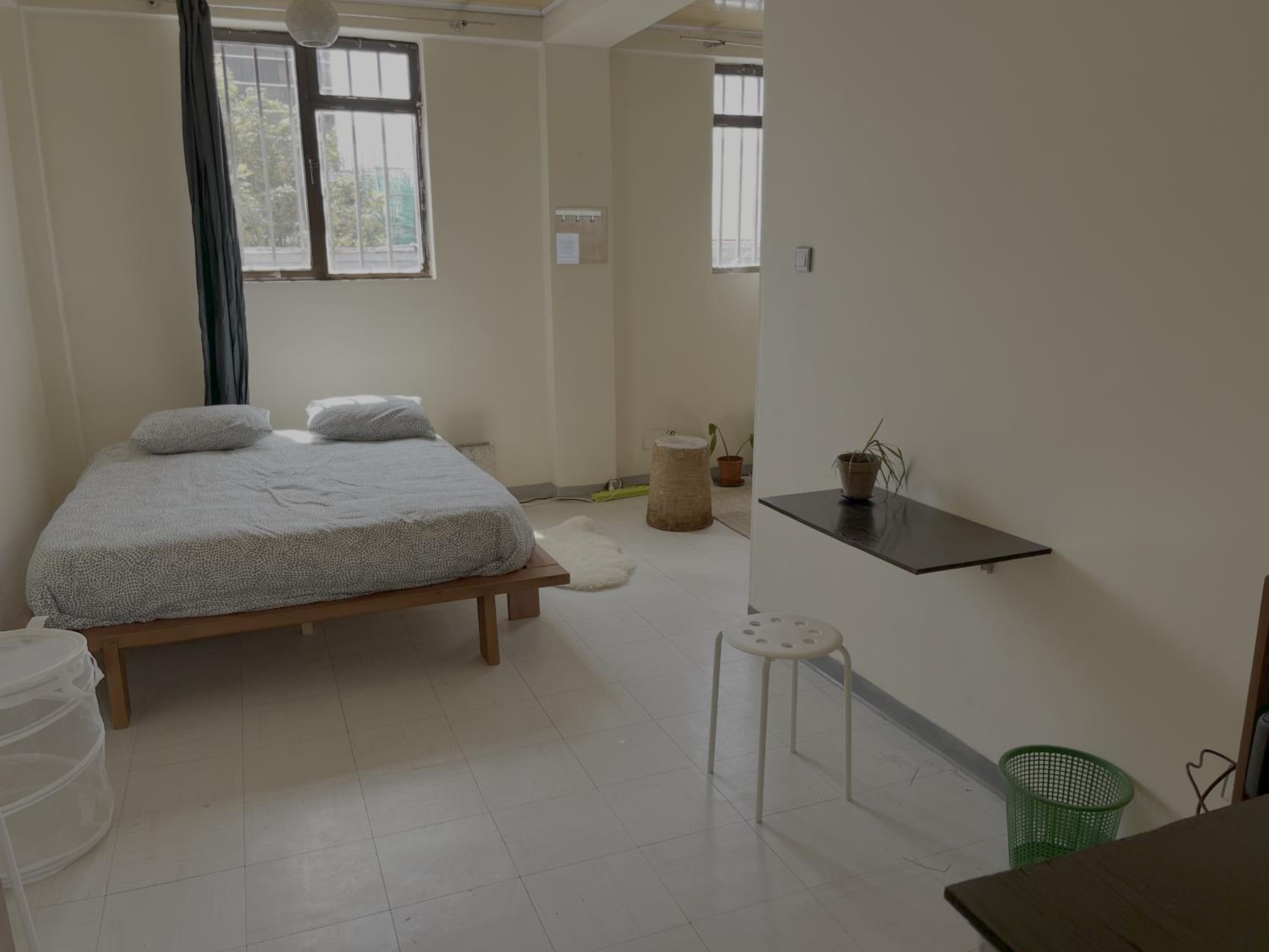 Spacious and sunny studio, Addis-Ababa Central