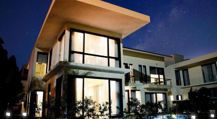 Diamond Bay Golf and Villas