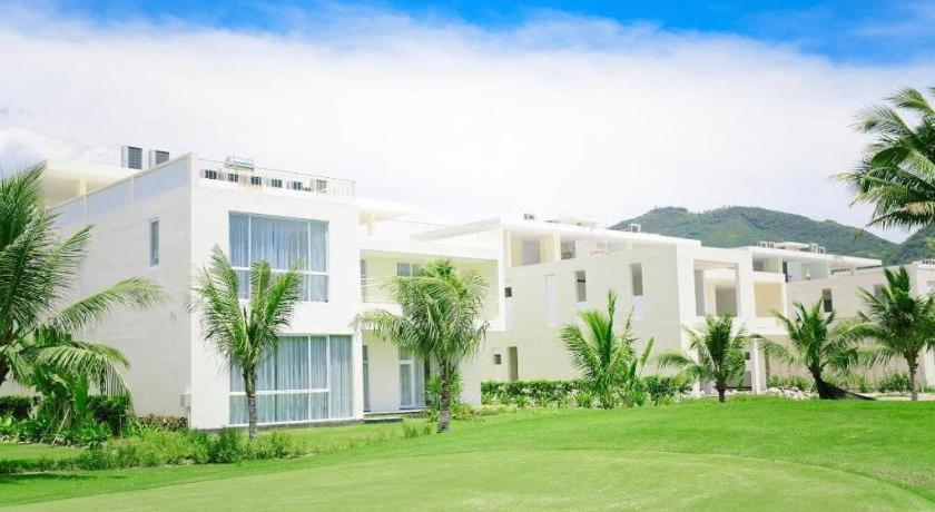 Diamond Bay Golf and Villas
