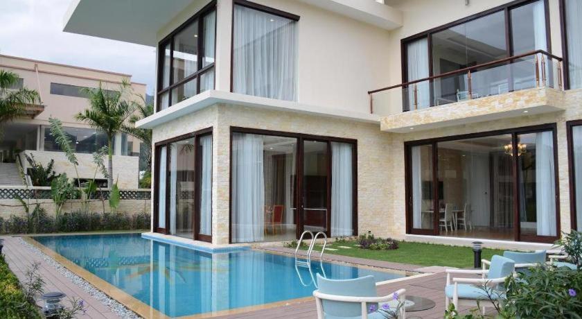 Diamond Bay Golf and Villas
