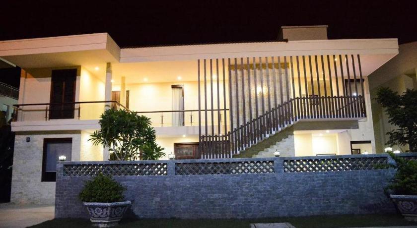 Diamond Bay Golf and Villas