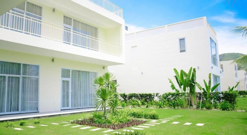 Diamond Bay Golf and Villas