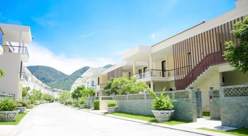 Diamond Bay Golf and Villas