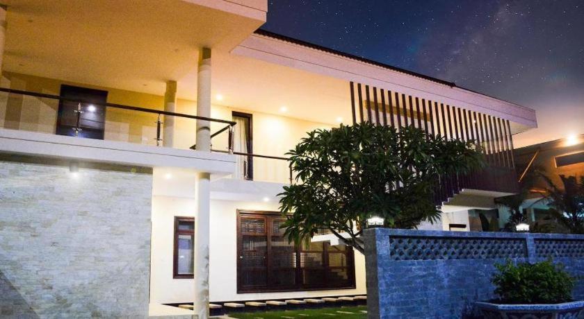 Diamond Bay Golf and Villas
