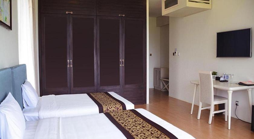 Diamond Bay Golf and Villas