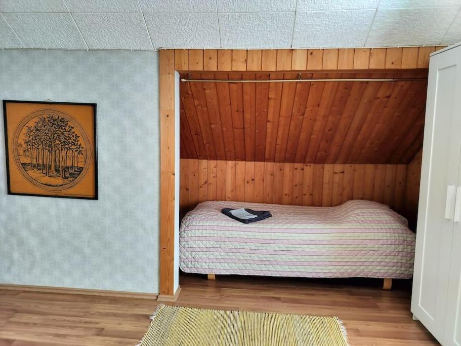 Idyllinen talo lähellä järveä