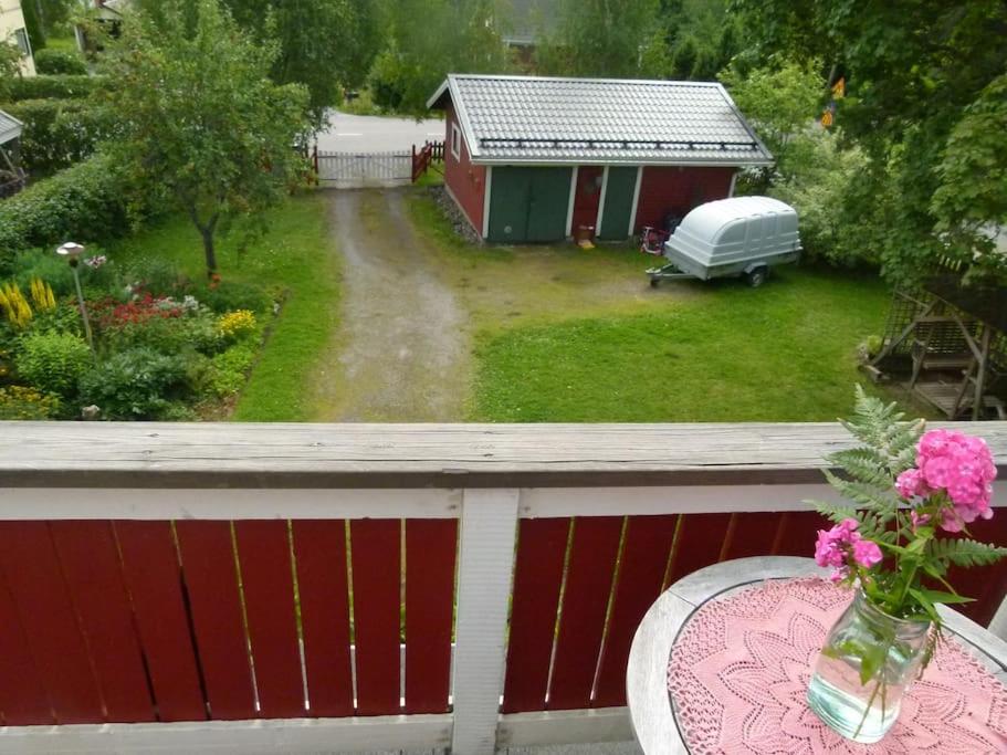 Idyllinen talo lähellä järveä