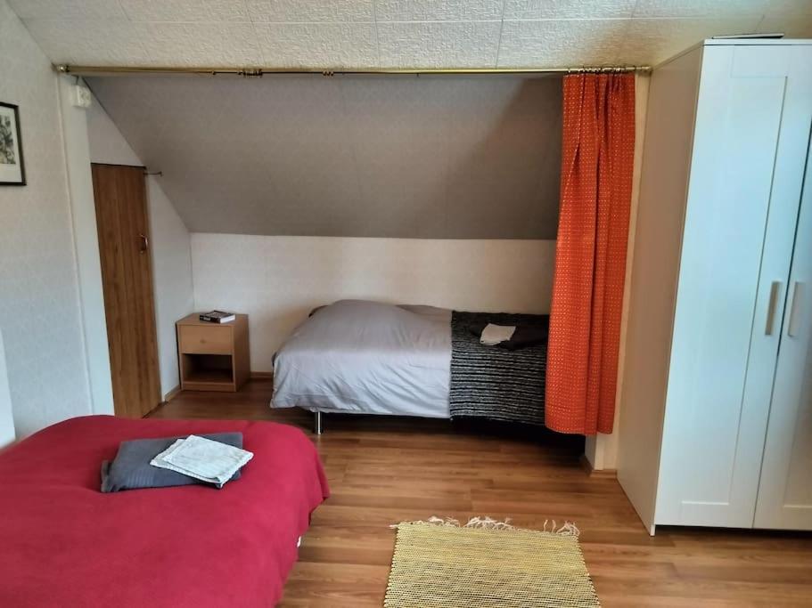 Idyllinen talo lähellä järveä