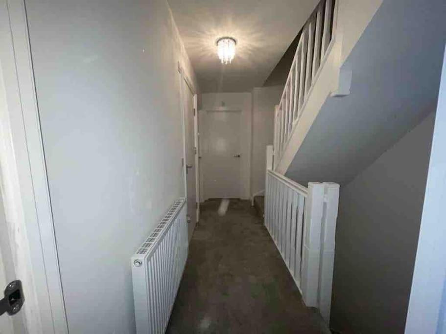 Tasteful furnished modern 3 bedroom detached home view 5