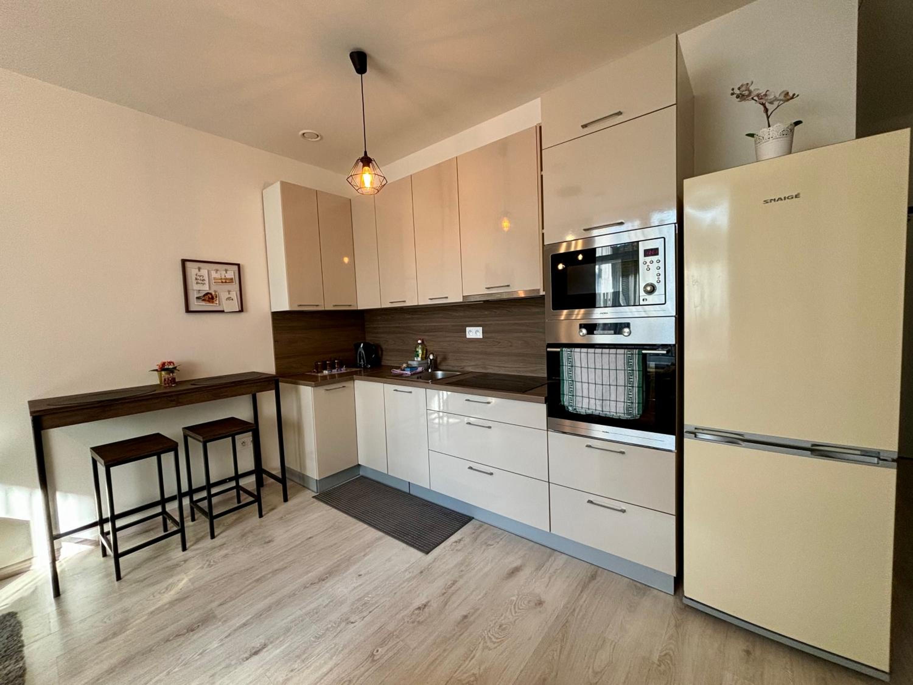 New, sunny, terrace, parking free! view 3
