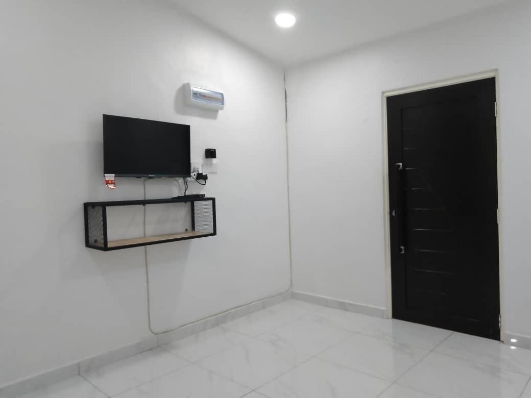 Cempaka Homestay Batu Pahat 21 photo 4