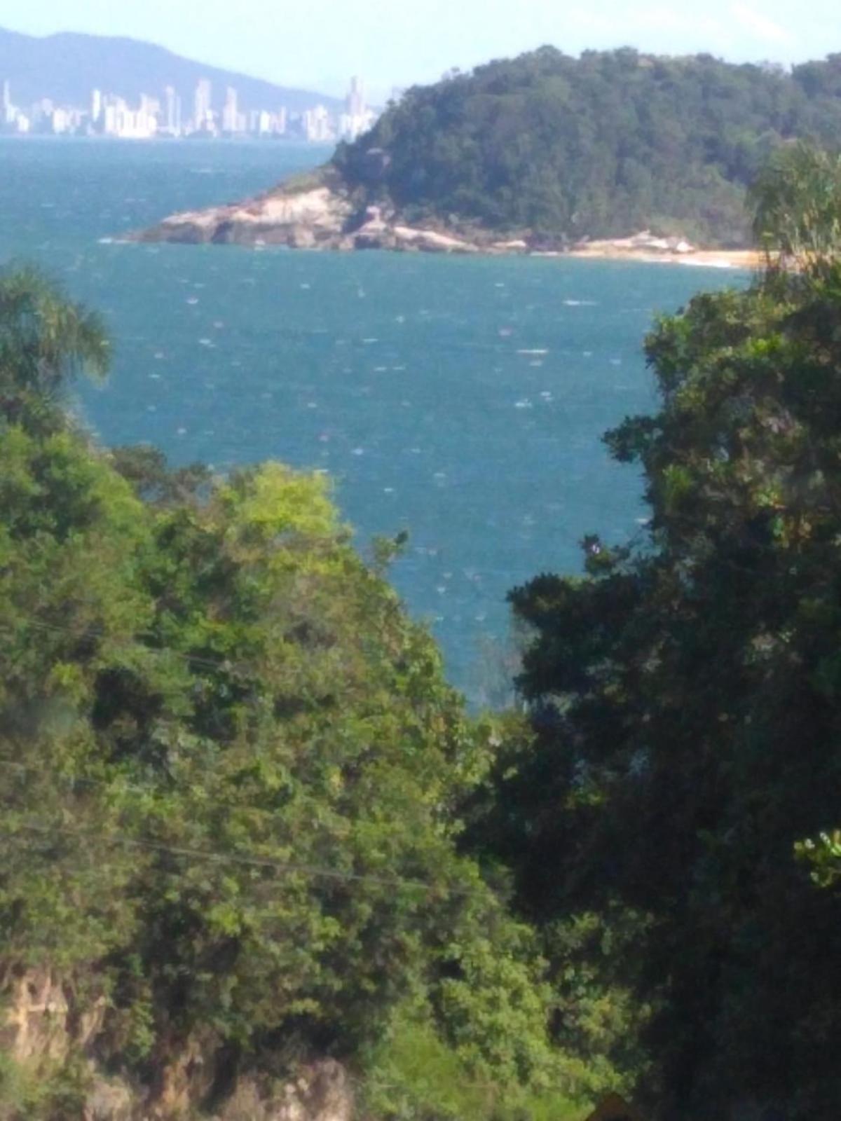 Casa praia bombinhas 130m mar