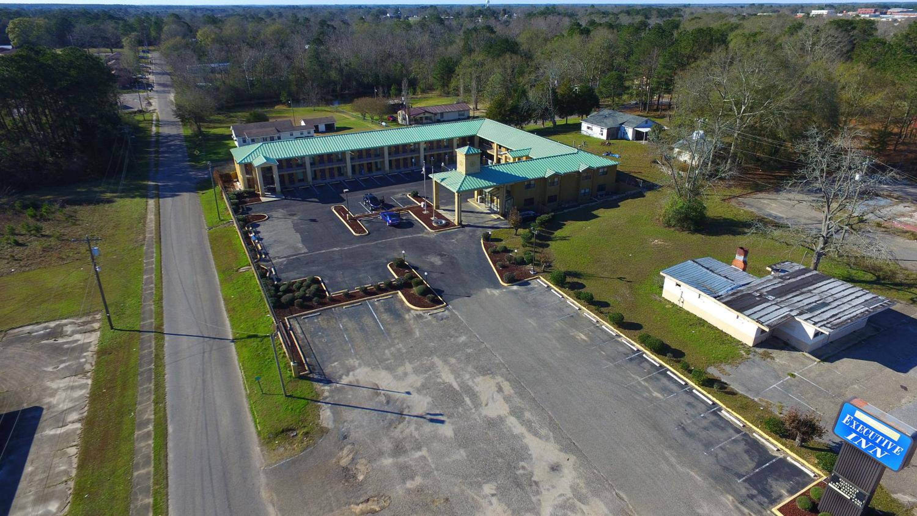 Executive Inn Opp