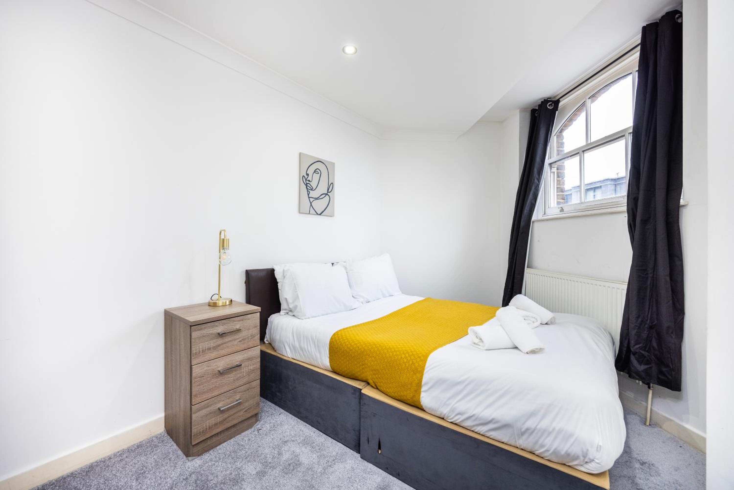 City Chic Apartment Steps From Liverpool Street