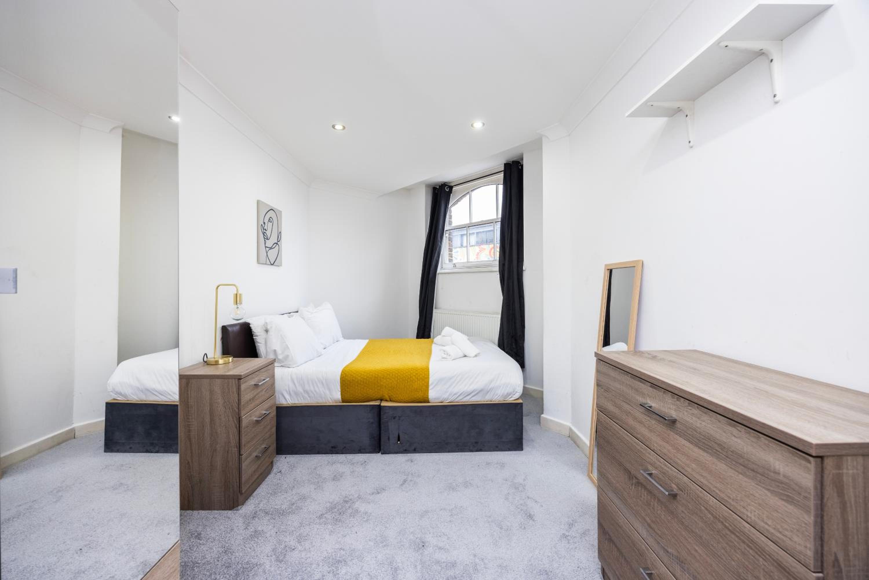 City Chic Apartment Steps From Liverpool Street