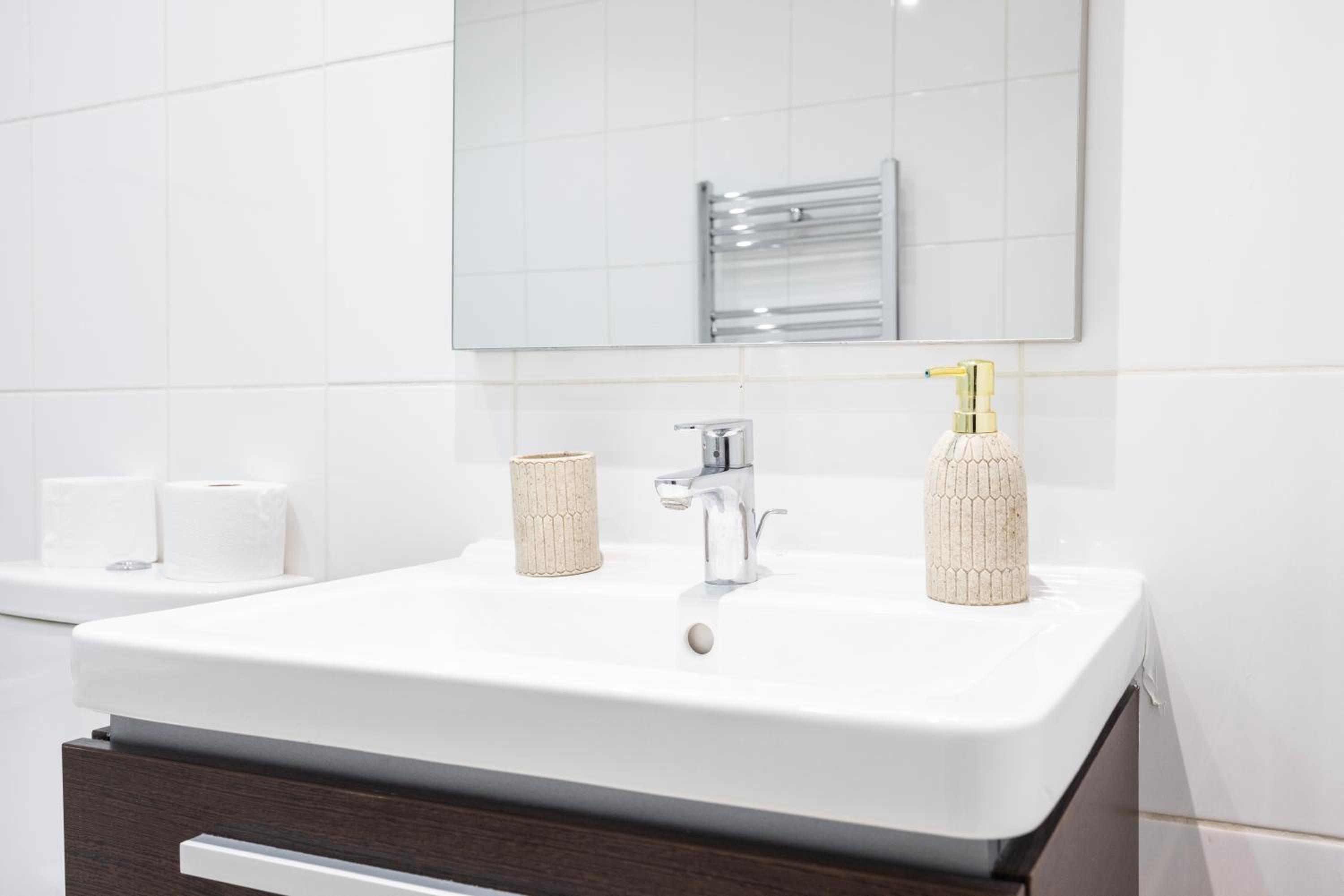 City Chic Apartment Steps From Liverpool Street