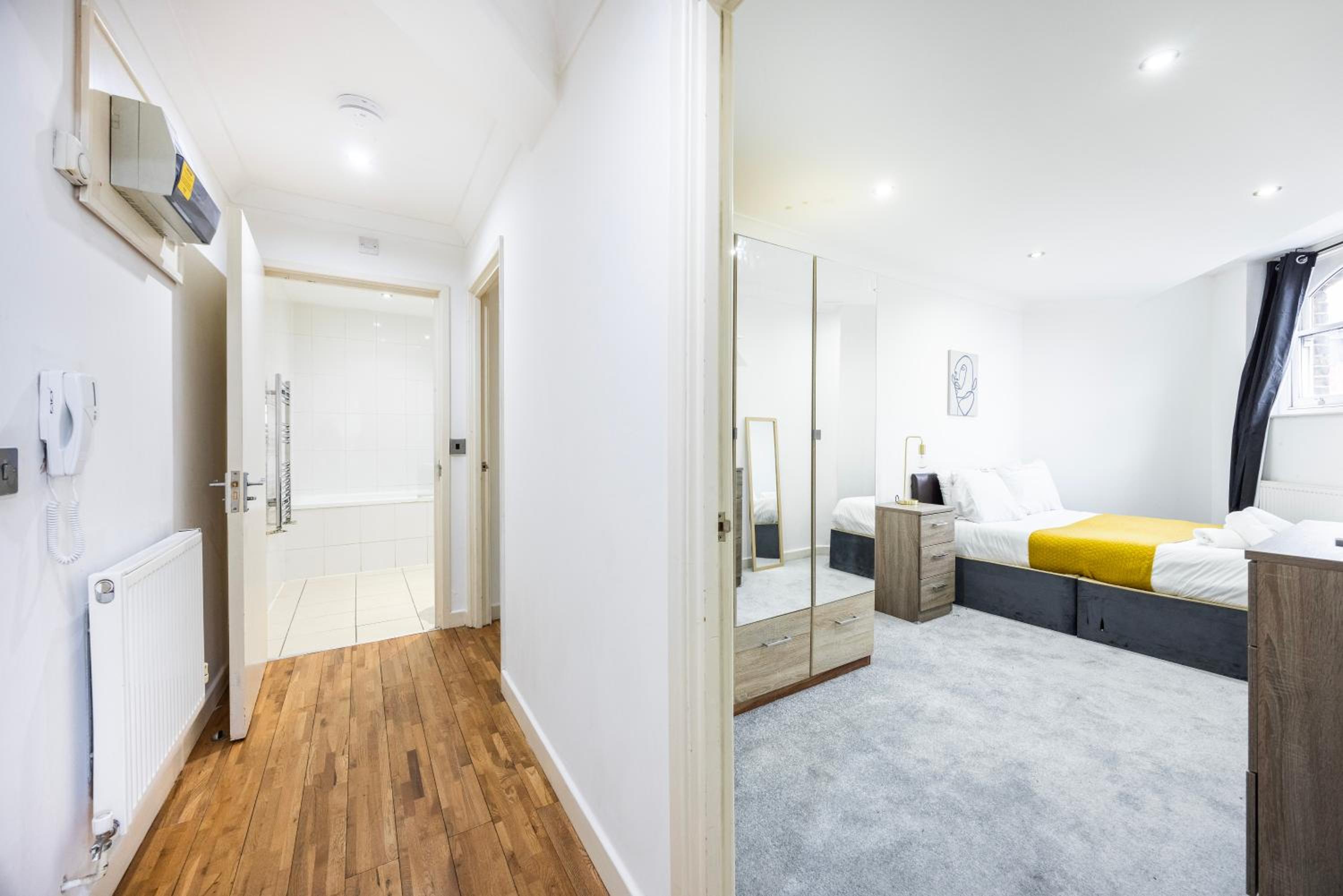 City Chic Apartment Steps From Liverpool Street