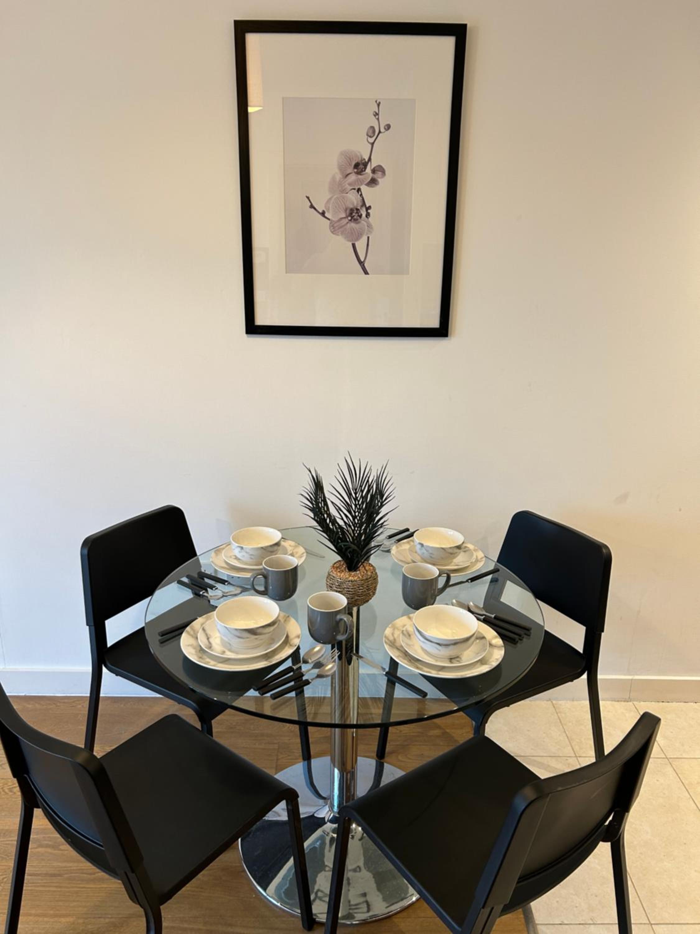 Newly renovated & modern 2-BR close to Canary Wharf