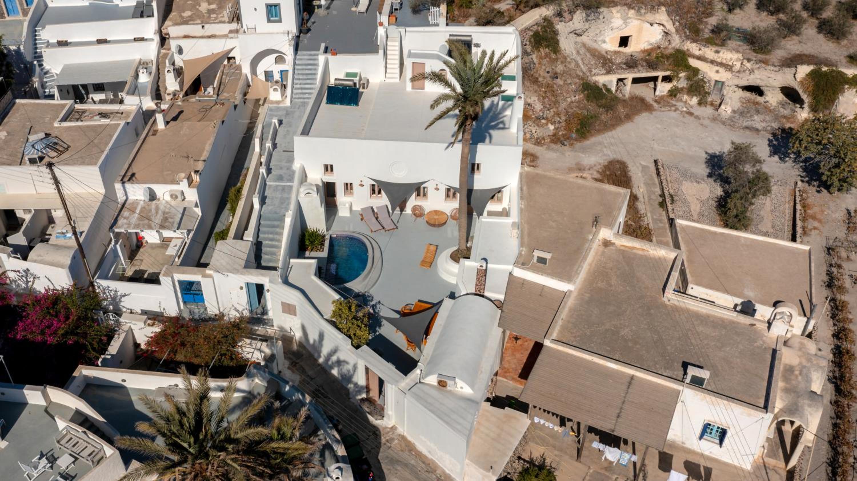 Hotel Villa Finika Santorini - Image 1