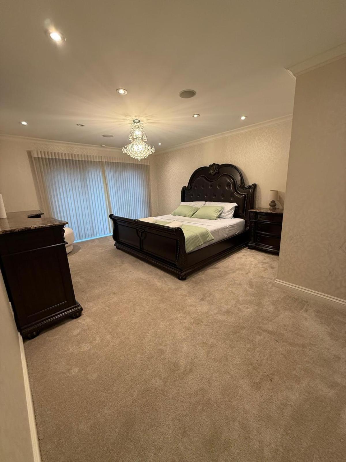 Luxury living in Clinton Township, MI view 5